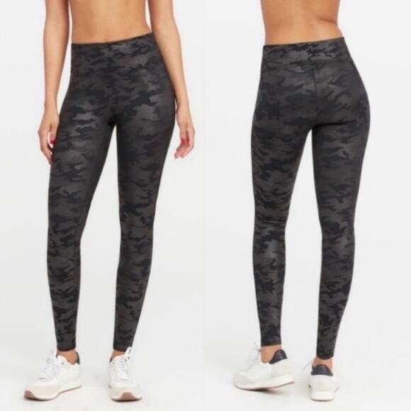 Spanx Faux Leather Matte Black Gray Camo Leggings size large - Picture 1 of 8